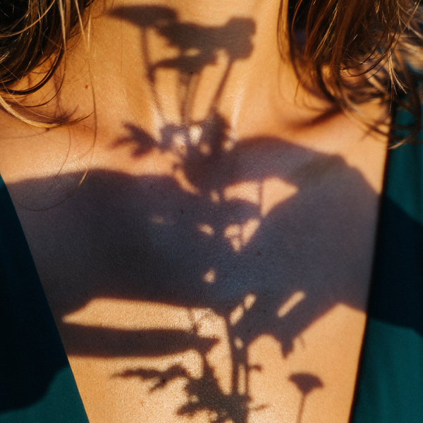 DR VIVIEN KARL Scheidentrockenheit Lichen Sclerosus Frau mit Schatten